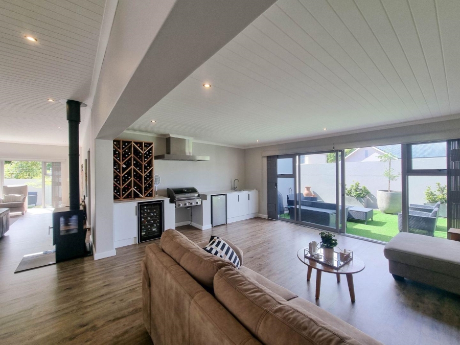 3 Bedroom Property for Sale in Sandbaai Western Cape